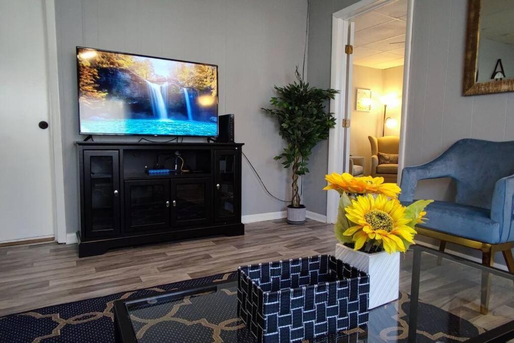 Perfect Combo Of Charm & Comfort- 2Bedroom Home Noblesville Dış mekan fotoğraf